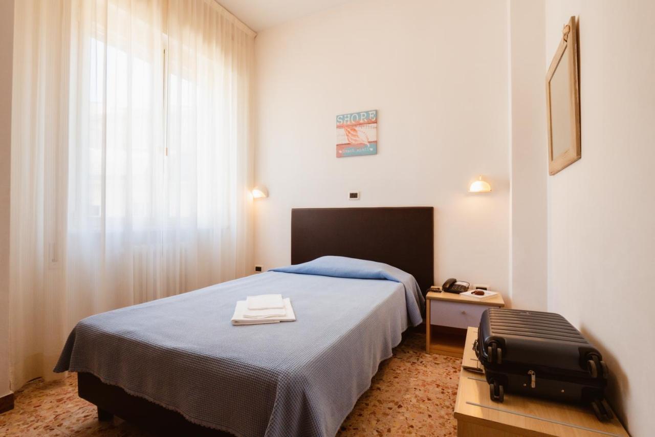 Hotel Villa Del Mare セニガッリア エクステリア 写真